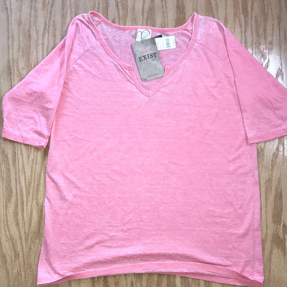 Tee 👚 - Picture 2 of 5